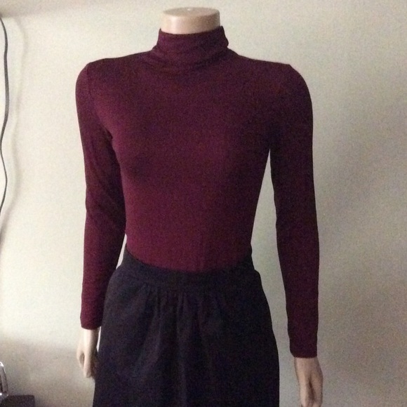 Burgundy top - Picture 4 of 4